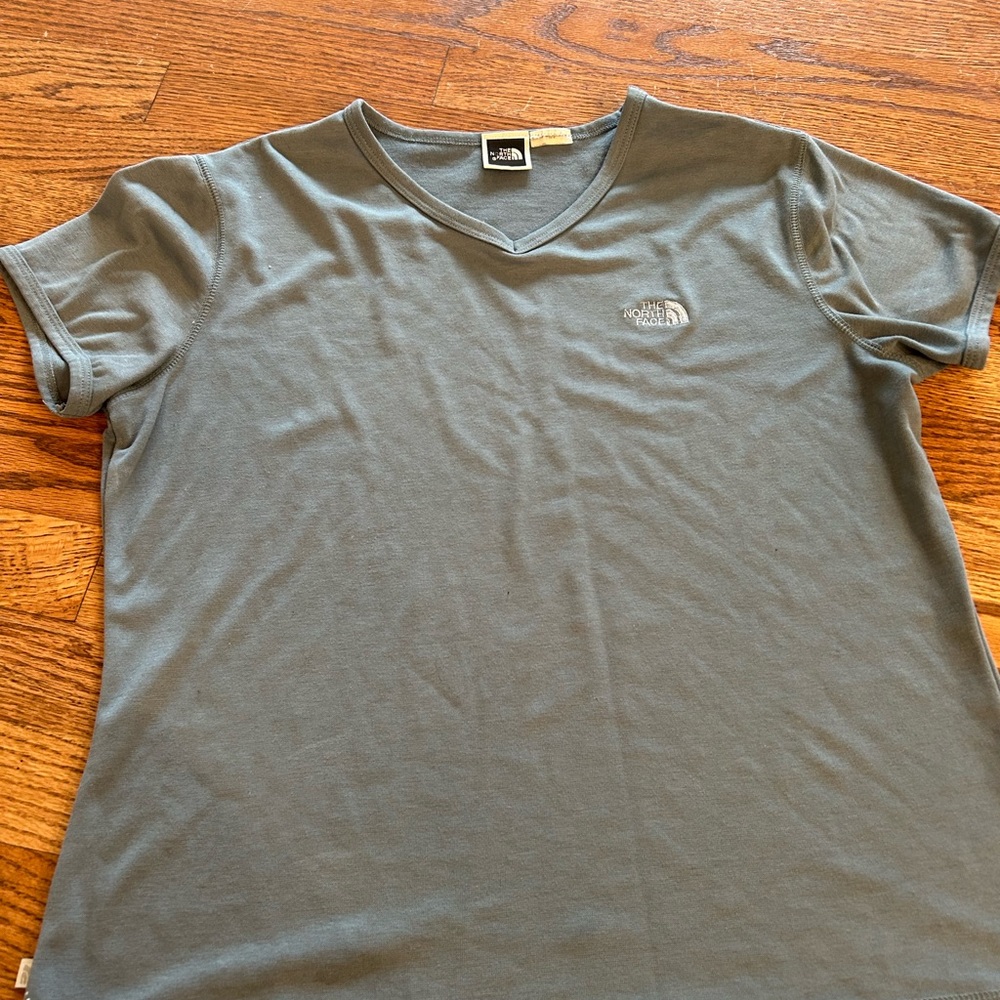 Blueish gray north face shirt